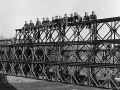 6. Ingeniør Kompagni bygger en "Bailey" bro over floden Weser