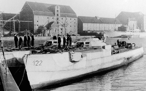 S 122 på Holmen. Denne båd blev brugt som reservedelslager og indgik aldrig i flådens tal. (Jørgen S. Lorenzen)