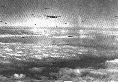 Sådan så luftrummet ud over Danmark, den 29.-30. august 1944. Fotograf ukendt.