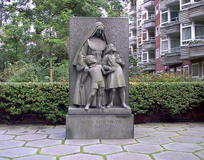 The memorial in front of the Jeanne D'arc School for the killed civilians (photo: Peter Jensen)