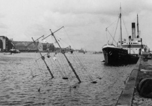 SÆLEN 29, august 1943, hvor den blev sænket i Københavns havn (foto: Orlogsmuseet).