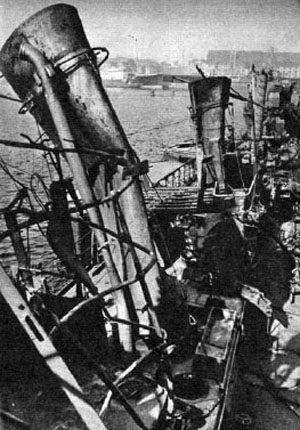 Eksplosionen gav store skader på skrog og skibenes overbygning blev i det store og hele raseret. (67)