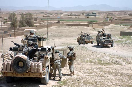 Armerikanske og britiske tropper i Sangin dalen i Helman provinsen i Afghanistan 2007 (wikipedia)