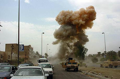 Bilbombe eksploderer i Irak (foto: Wikipedia)