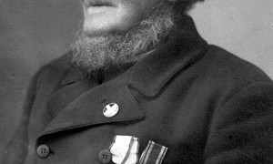 Chr. Jensen Bjørn med Dannebrogskorset (tv.) og erindringsmedaljen fra Krigen i 1864.