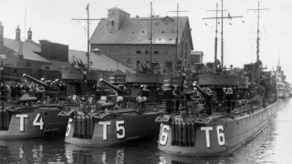 3 torpedobåde af Dragen klassen på besøg i Odense i 1937
