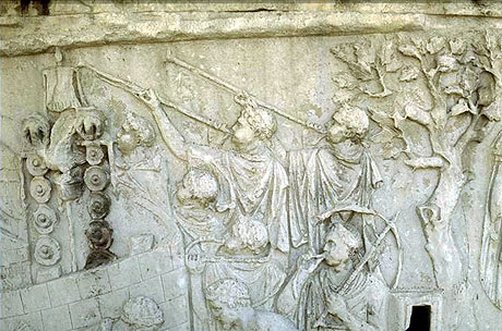 Billede af romerske trompetister på Trajan søjlen i Rom (foto: Wikipedia)