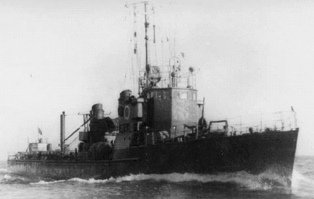 Hvalen i tysk tjeneste under navnet TFA 5. TFA stod for Torpedofangboot Ausland. Bemærk kranen på agterdækket, der blev brugt til indtagning af torpedoer.