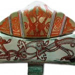 Et rigt dekoreret vikingesværd. Billedet viser et udsnit af fæstet (knappen), som er den del af sværdet der sidder over klingen. (Wikipedia)