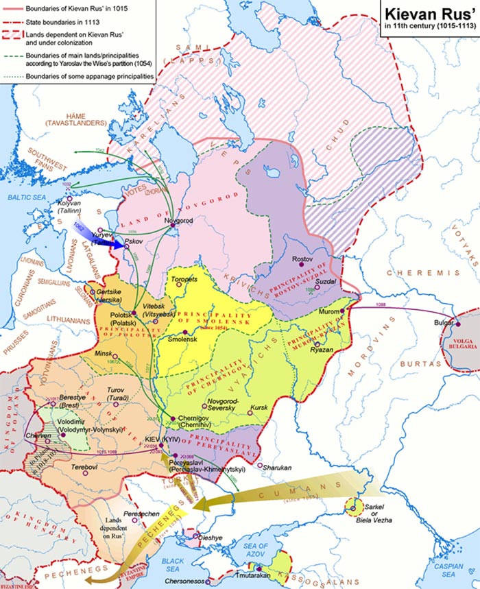 Situationen i Østeuropa efter år 1000, der for Baltikums vedkommende ikke havde ændret sig voldsomt frem til 1242 (Wikipedia). 1200-tallets kampe drejede sig om de samme territorier, herunder Karelen, som svenskerne ønskede at vriste fra Novgorod, og fra Estland/Letland rettede korsfarere angreb mod Pskov, der var allieret med Novgorod. Regionen Vod (’Votes’), der ligger ud til Den Finske Bugt og er afgørende for Novgorods adgang til Østersøen, forsøgte en dansk-tysk korsfarerstyrke at erobre i 1241 (se Skyggekrig mod Novgorod). Kampene i felttoget i 1242 foregik også i området dækket af den blå pil i området ved Peipus-søen. 